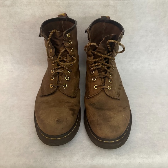 Doc Marten Combat Boots Size 9M Gently worn Air Wair soles = air bubbles in sole - Picture 2 of 7